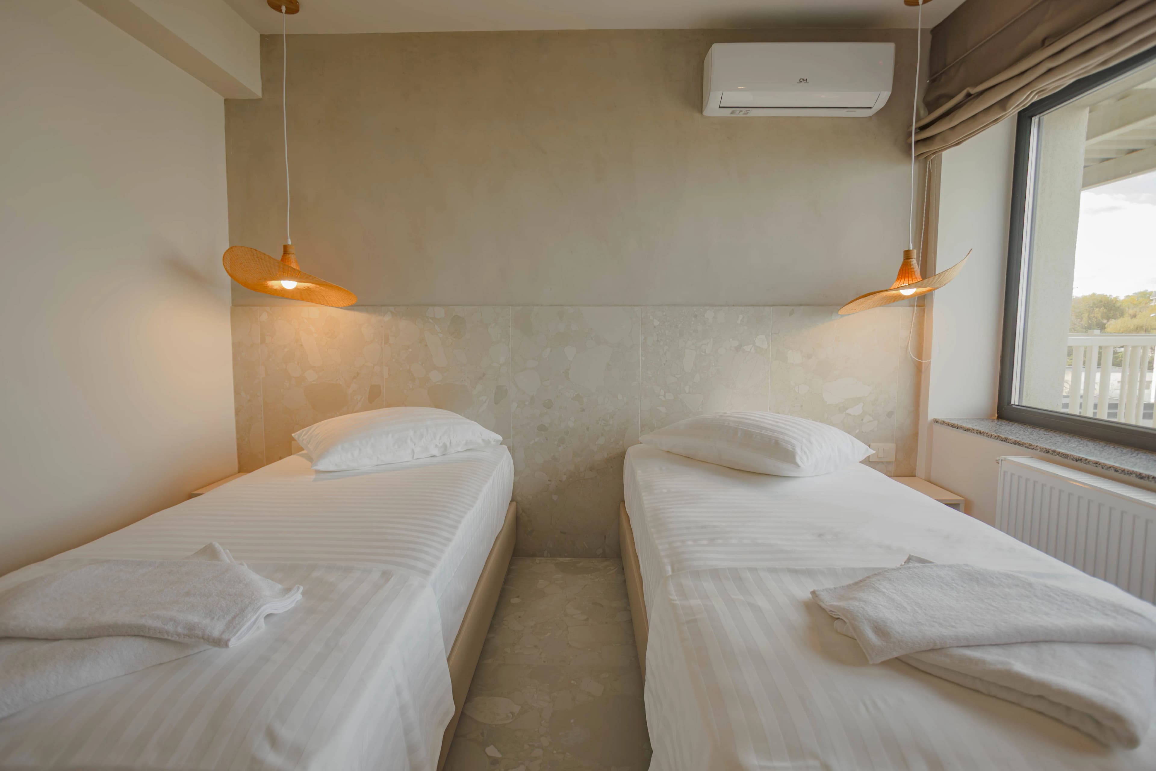 Vraja Mării by the Sea - Image 30