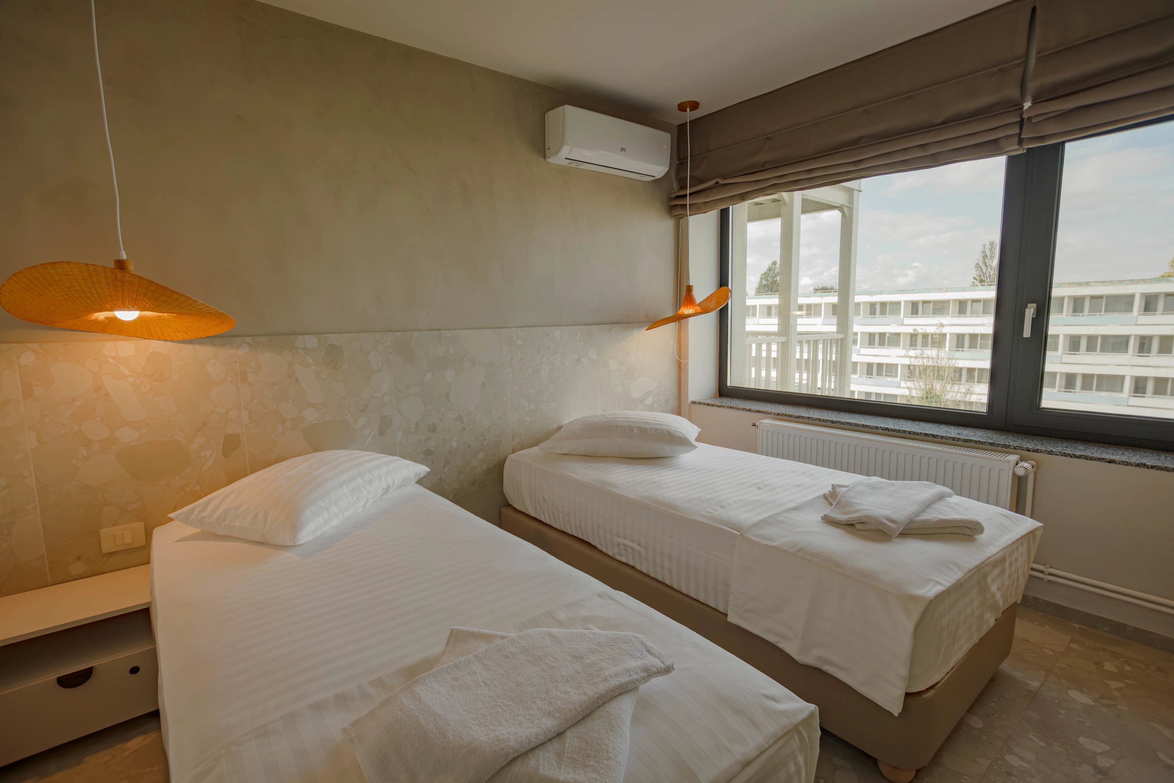 Vraja Mării by the Sea - Image 31