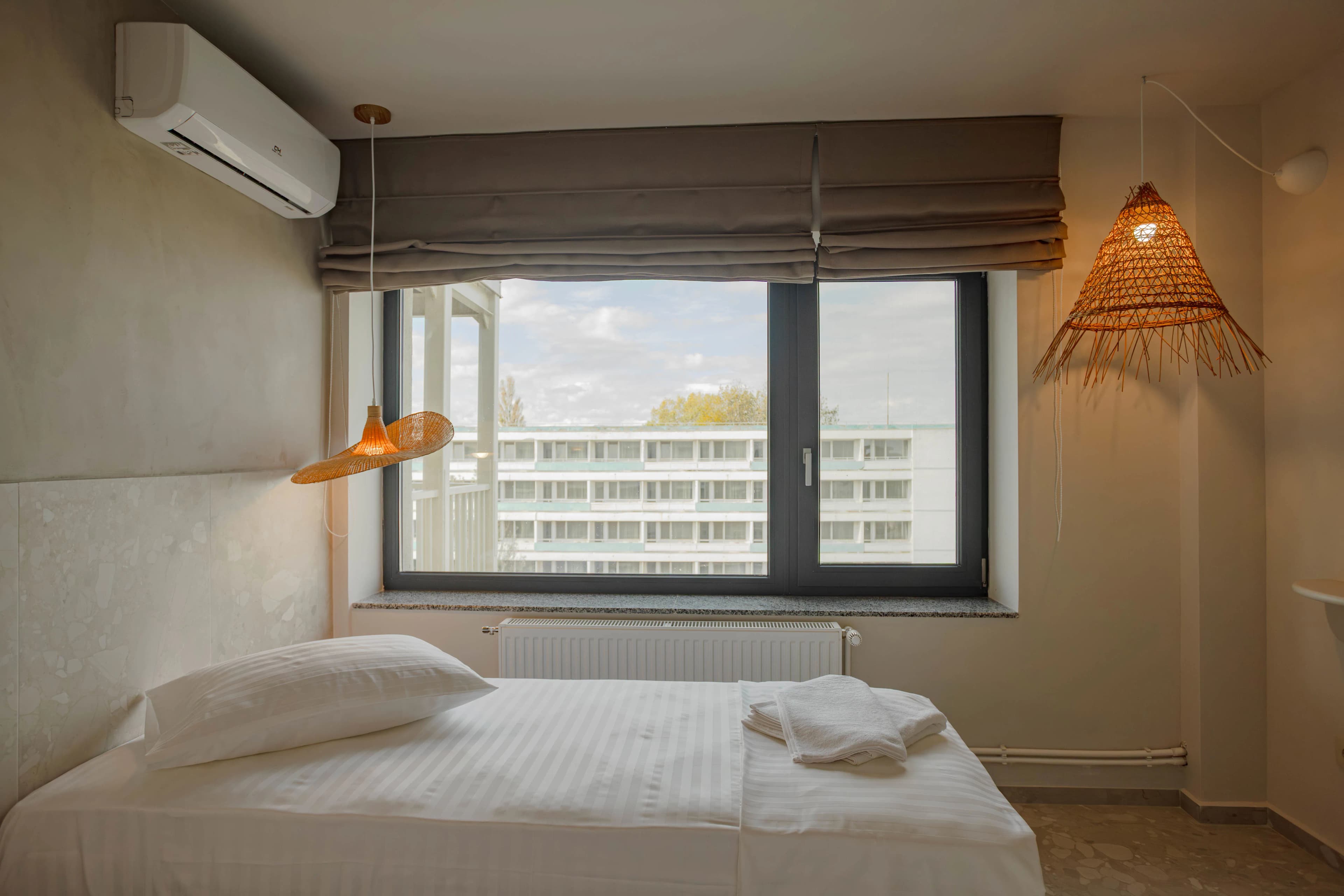 Vraja Mării by the Sea - Image 32